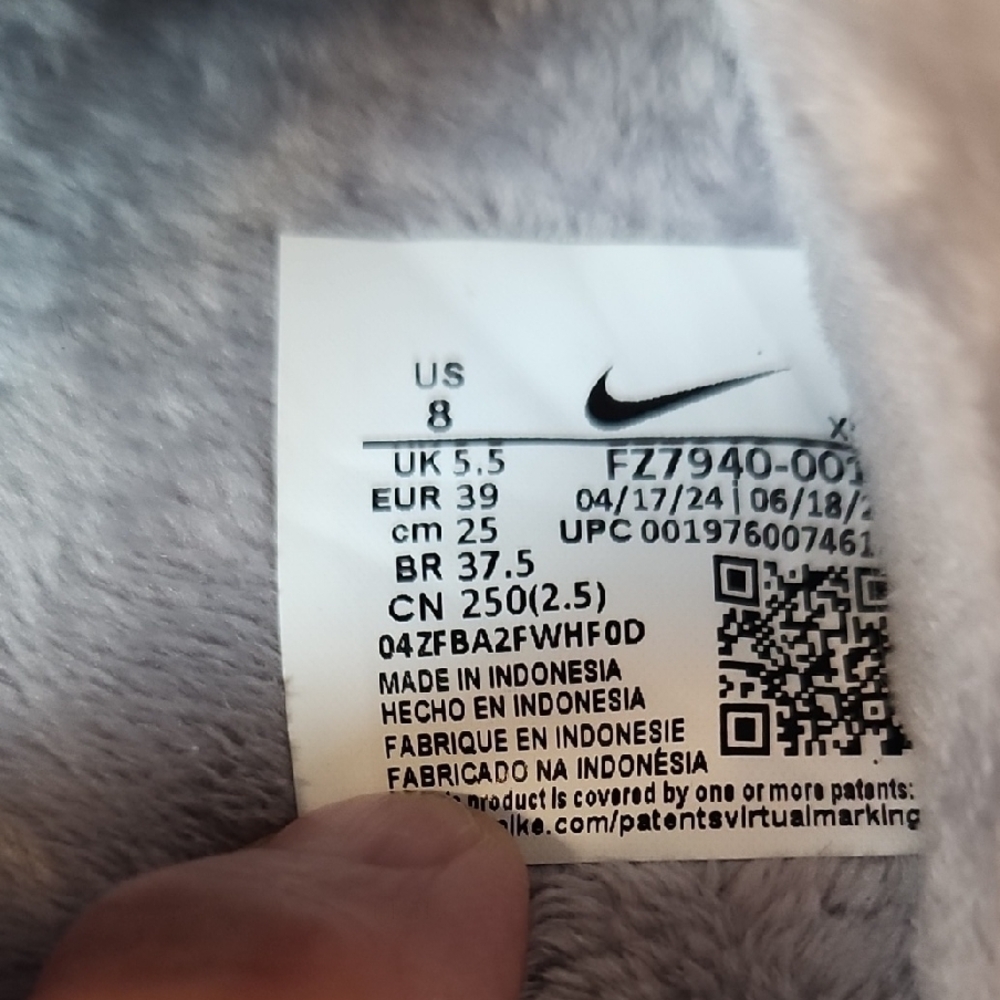 Nike Burrow SE Light Puffer Slippers - Picture 8 of 8
